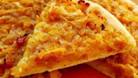 Луковый пирог с грибами