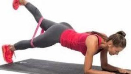 10 упражнений для похудения с фитнес-резинками в домашних условиях
