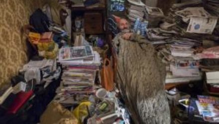 Патологическое накопительство: чем опасен синдром Диогена
