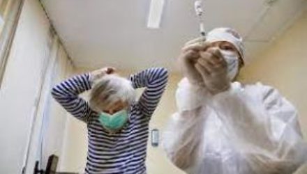 Роспотребнадзор не отменит ограничения по коронавирусу