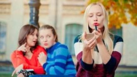 Пять типов токсичных друзей, от которых лучше держаться подальше