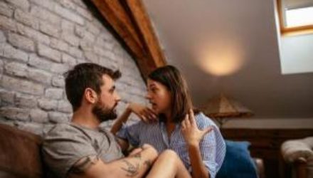Як зрозуміти, що ти у токсичних стосунках: 7 «маячків» від психолога