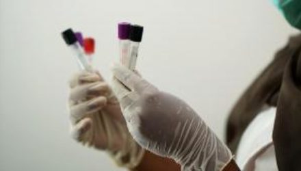 В Украине зафиксировали первое подозрение на заражение Омикроном