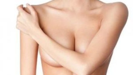 Как подтянуть грудь без операции: четыре важных совета от маммолога