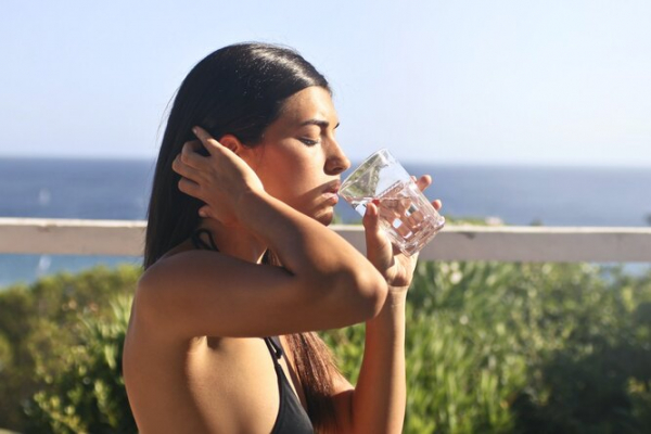 Сколько воды надо выпивать в жару? Ответ не так очевиден, как может показаться на первый взгляд