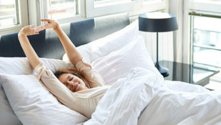 8 привычных вещей, которые лучше убрать из вашей спальни