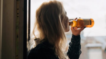 Пивной алкоголизм у женщин: 5 признаков наличия проблемы