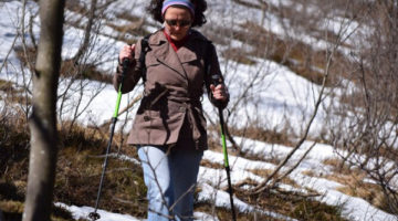 Как скандинавская ходьба помогает людям, пережившим рак: объясняем на палках