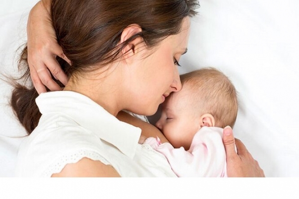 Совместный сон с маленьким ребенком провоцирует развитие депрессии у матери