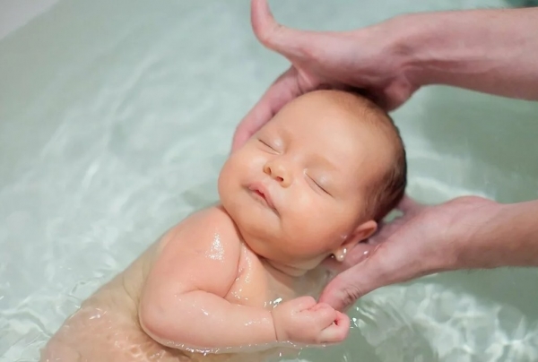 
Как купать новорожденного? Шаг за шагом)) 