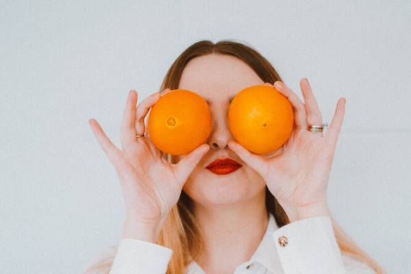Не только ради витамина С: 8 причин съедать зимой по апельсину в день